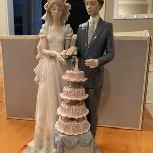 LLadro 5587 Wedding Cake 13” Porcelain Figurine.